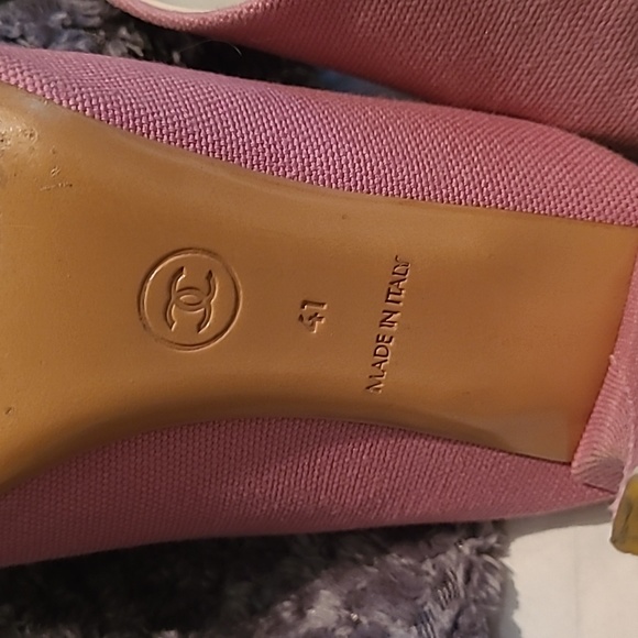 Lovingly used pink vintage Chanel slides size 41 - Picture 2 of 3